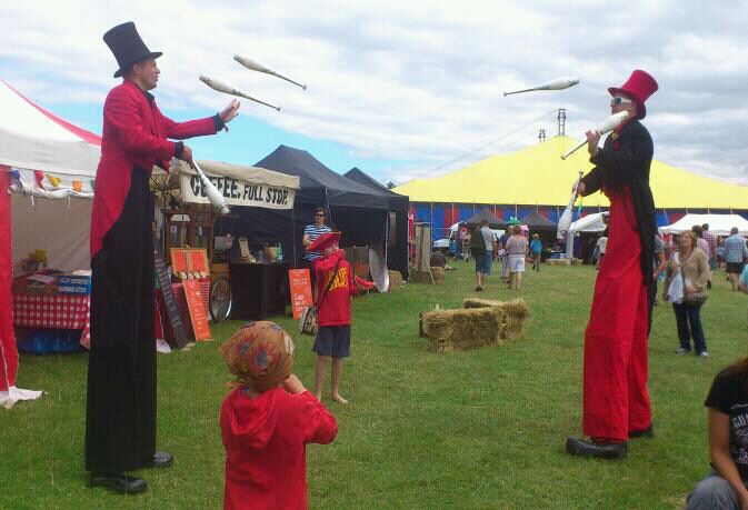 solo circus jugglers! Lakefest 2013